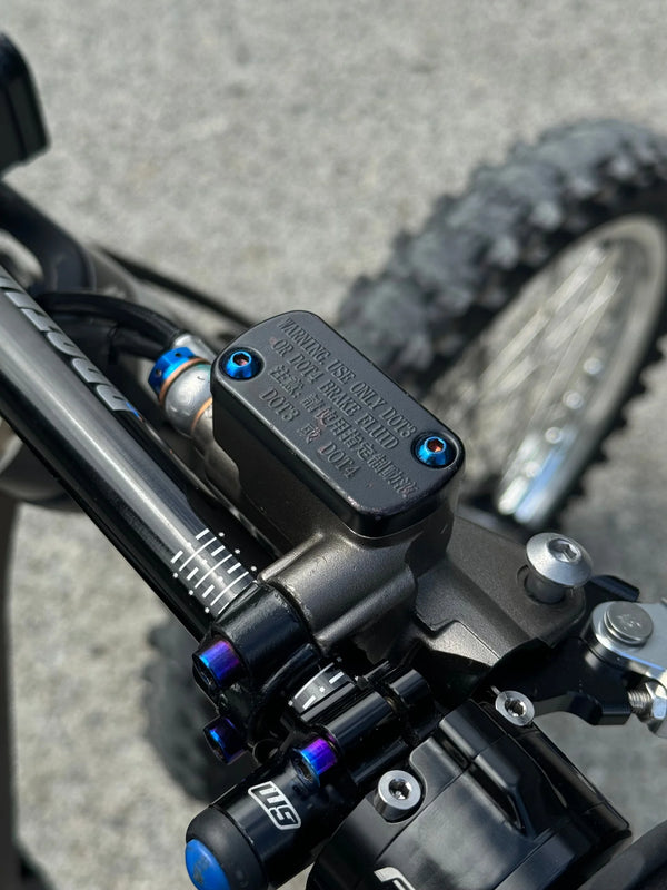 moto brake reservoir cap titanium